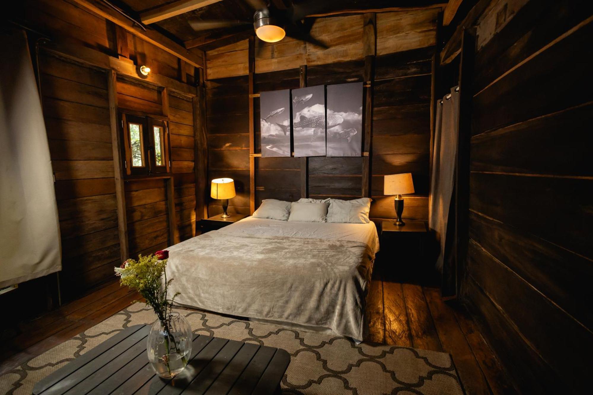 Lodge Cheel & *